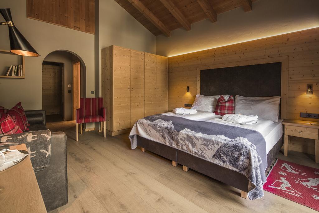 Hotel Marmolada Corvara In Badia Eksteriør bilde
