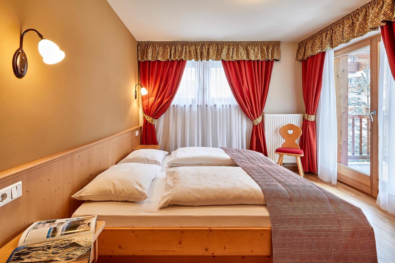 Hotel Marmolada Corvara In Badia Eksteriør bilde